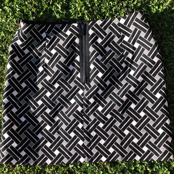 M & S Pattern Skirt - Picture 4 of 5